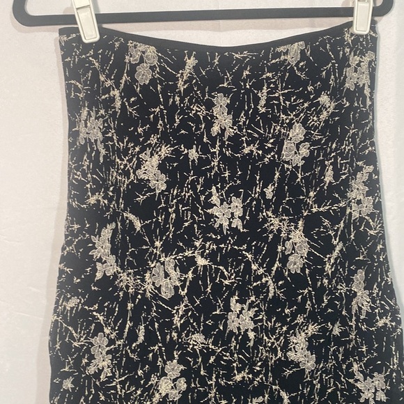 Lily Black And White Floral Print Skirt size Large - Picture 2 of 9
